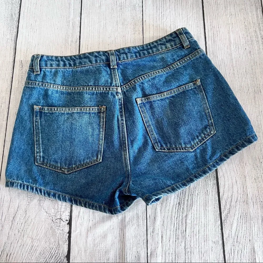 H&M x COACHELLA Women's High Waisted Floral Embroidery Denim Short US10 - Picture 2 of 7